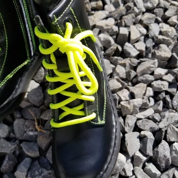 Dream Pairs Kids Combat Boots. Kids/girls size 10. Black with neon laces - Picture 2 of 7